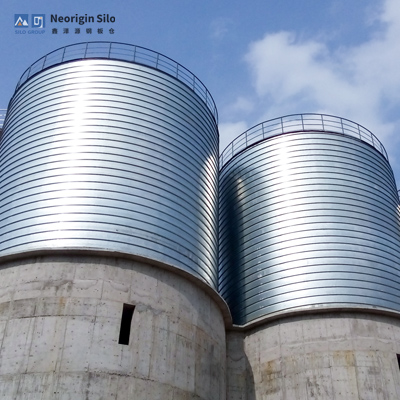 如何通过螺旋式载氟氧化铝钢筒仓实现密封防结块？